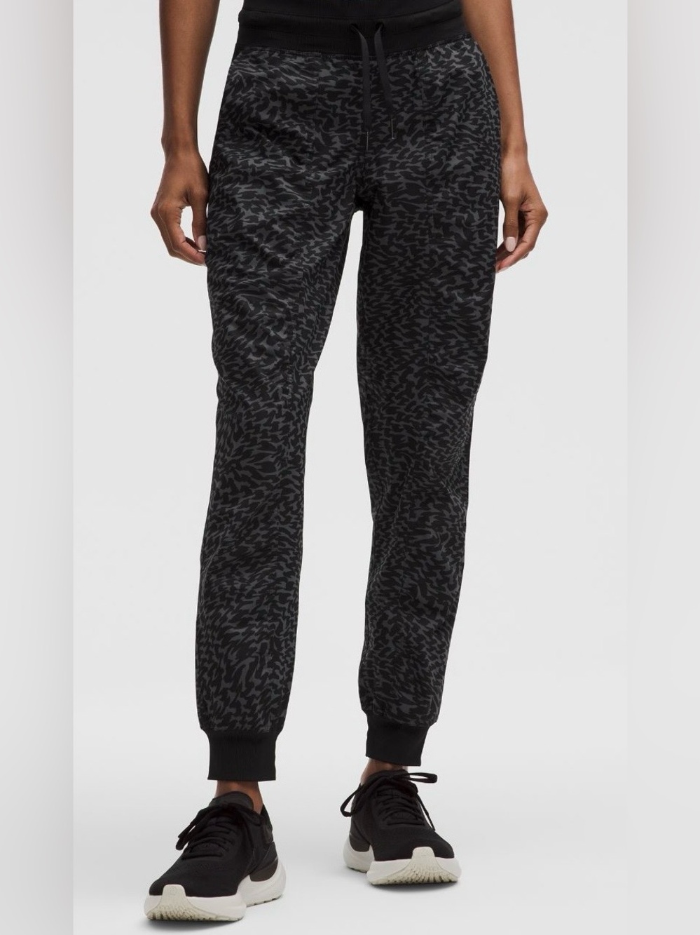 Lululemon Dance Studio Mid-Rise Jogger Size 4 Leopard Warp Black Multi